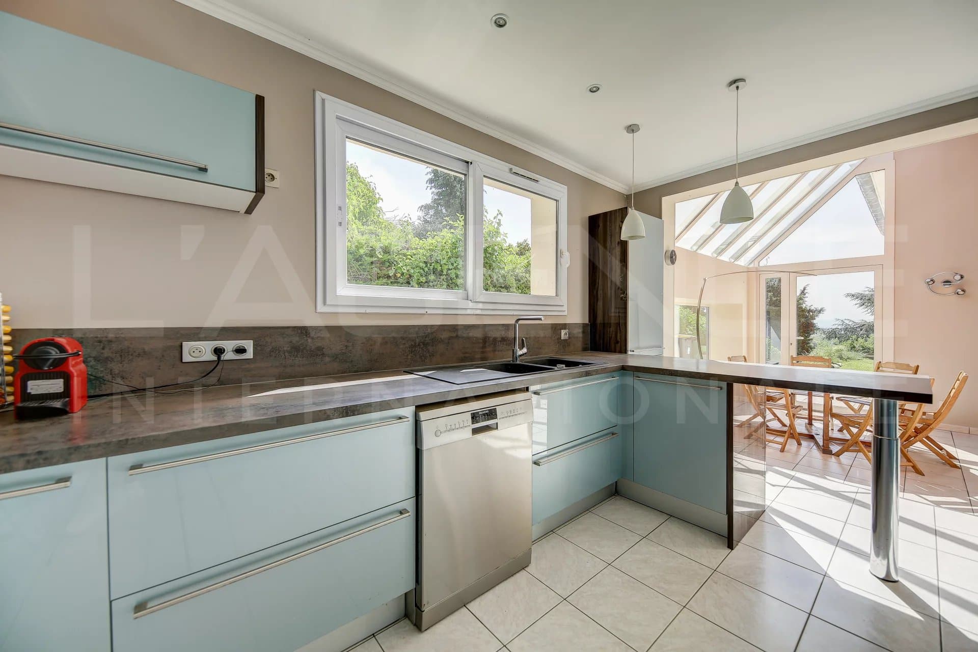 MAISON FAMILIALE AVEC VUE PANORAMIQUE ET PISCINE - Image 10