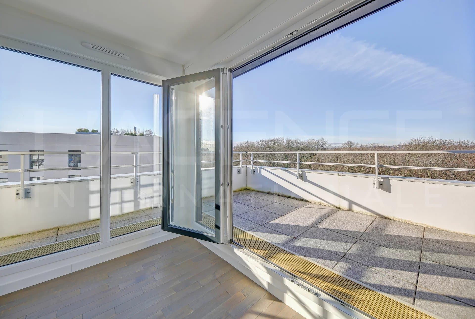 APPARTEMENT RECENT AVEC VUE DEGAGEE - Image 2