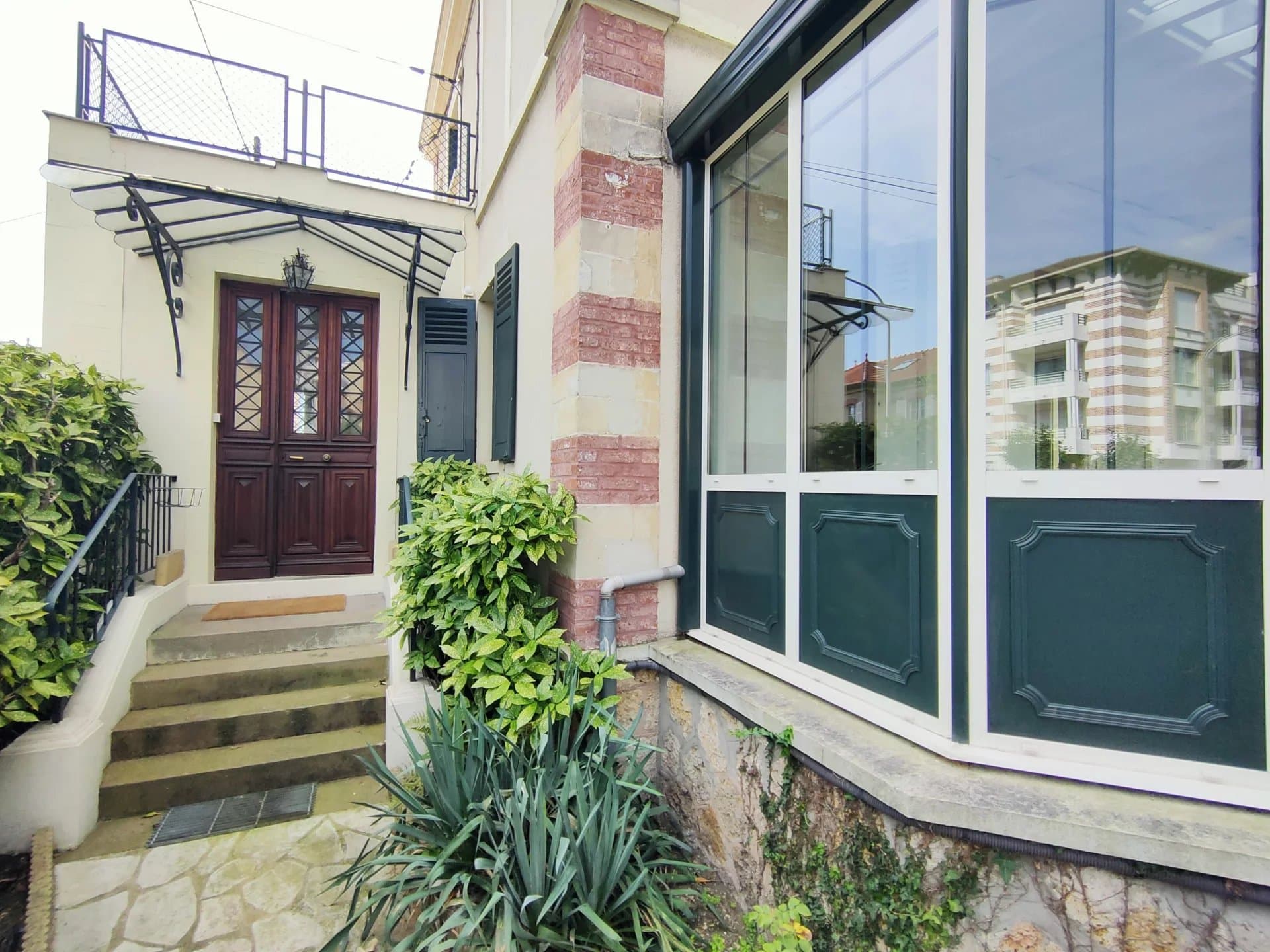 LE VESINET - LOCATION MEUBLEE AVEC JARDIN - Image 2