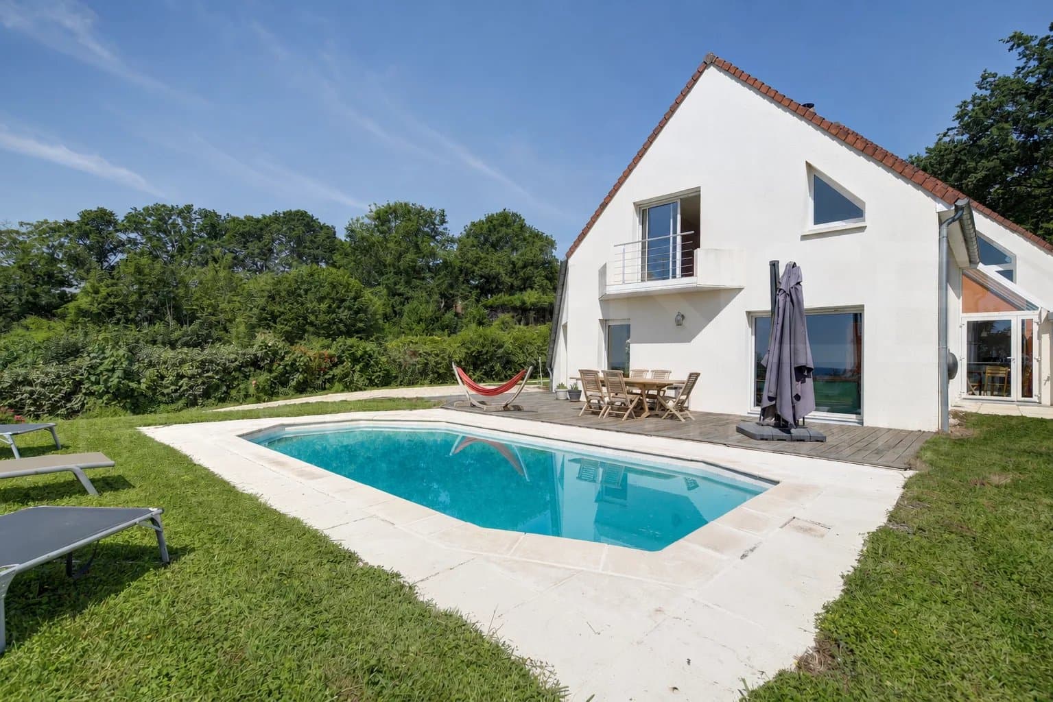 MAISON FAMILIALE AVEC VUE PANORAMIQUE ET PISCINE - Image 1