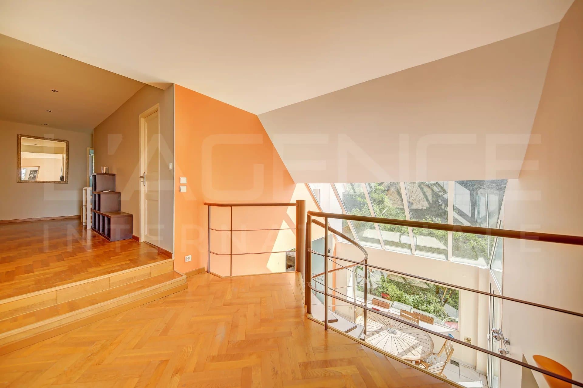 MAISON FAMILIALE AVEC VUE PANORAMIQUE ET PISCINE - Image 11