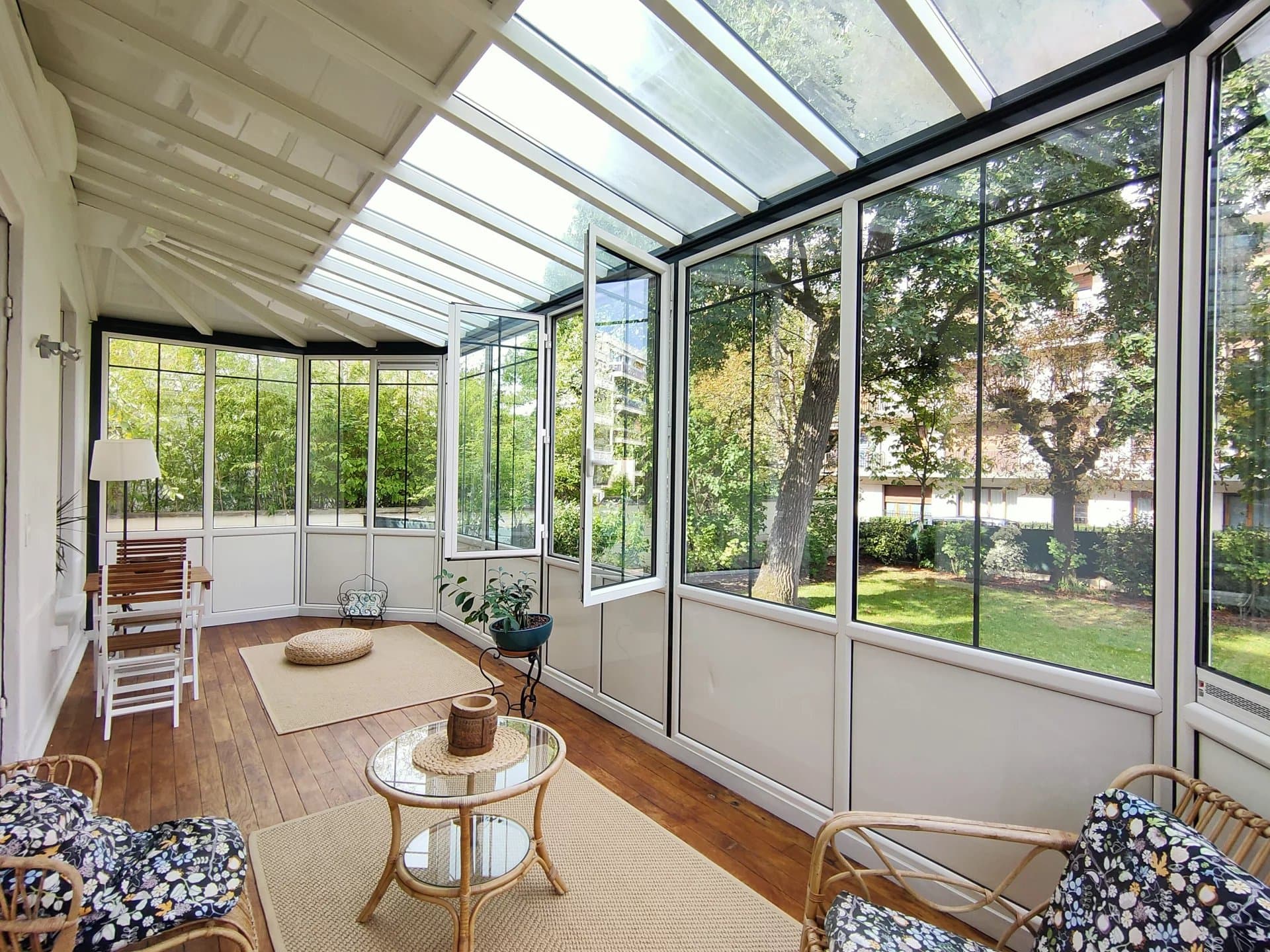 LE VESINET - LOCATION MEUBLEE AVEC JARDIN - Image 1