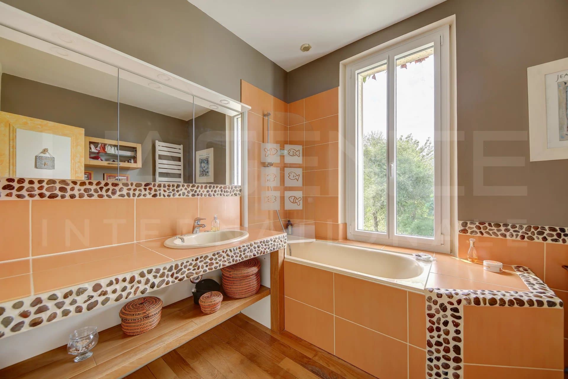 JOLIE PROPRIETE AVEC BEAU JARDIN PAYSAGE - Image 11