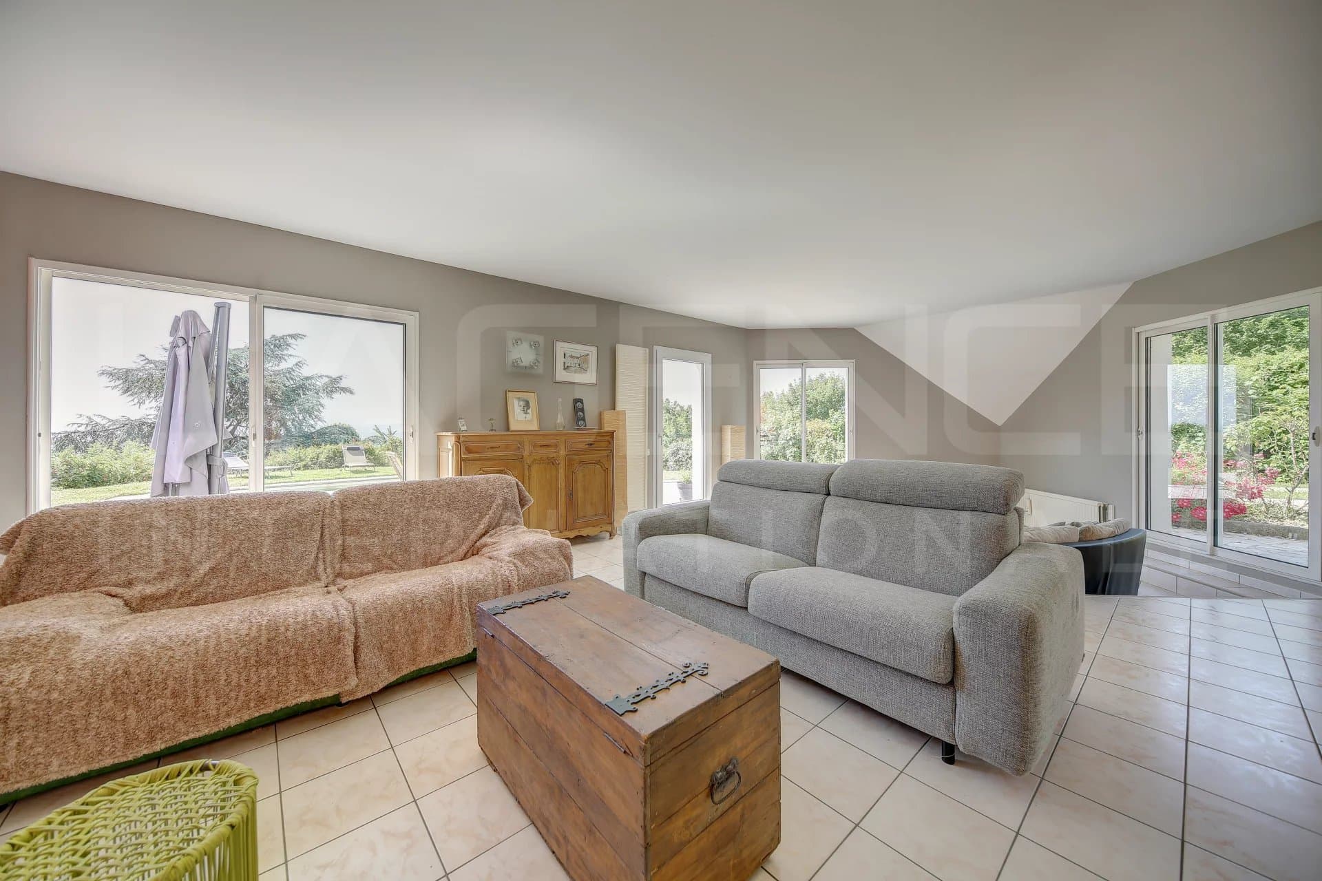 MAISON FAMILIALE AVEC VUE PANORAMIQUE ET PISCINE - Image 7