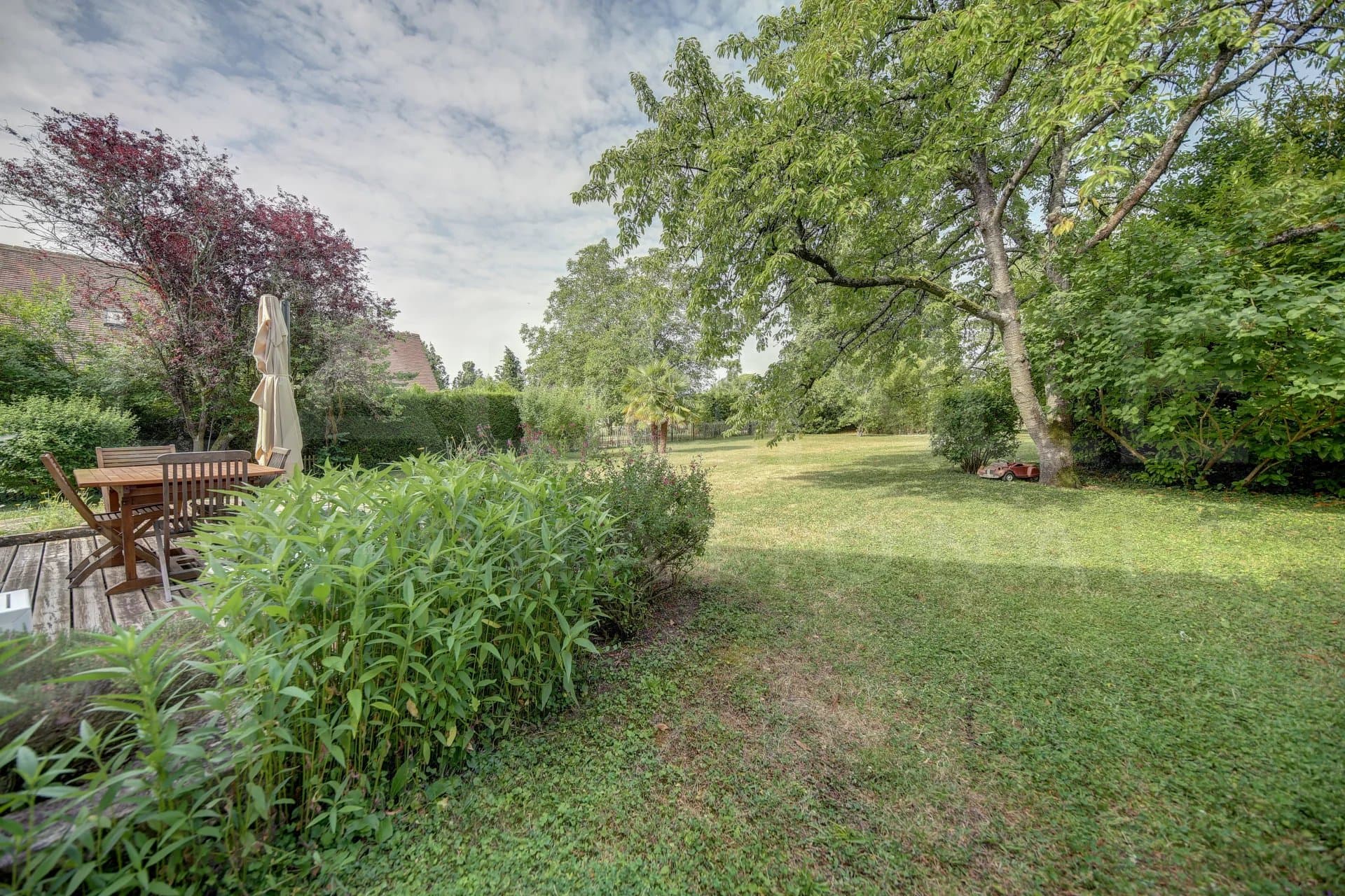 JOLIE PROPRIETE AVEC BEAU JARDIN PAYSAGE - Image 7