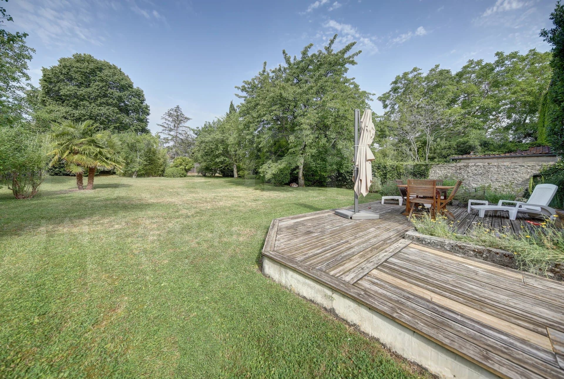 JOLIE PROPRIETE AVEC BEAU JARDIN PAYSAGE - Image 6