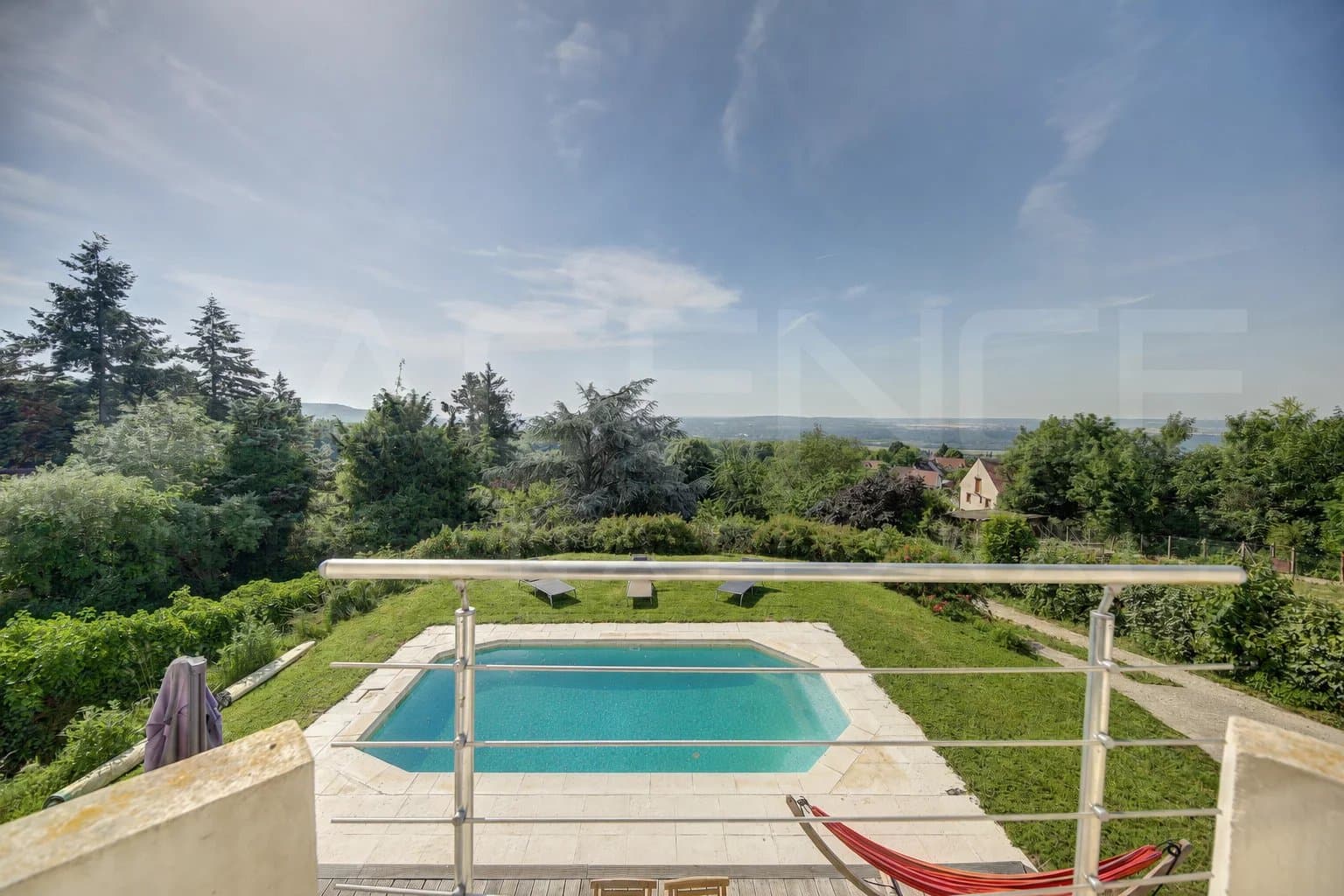 MAISON FAMILIALE AVEC VUE PANORAMIQUE ET PISCINE - Image 3